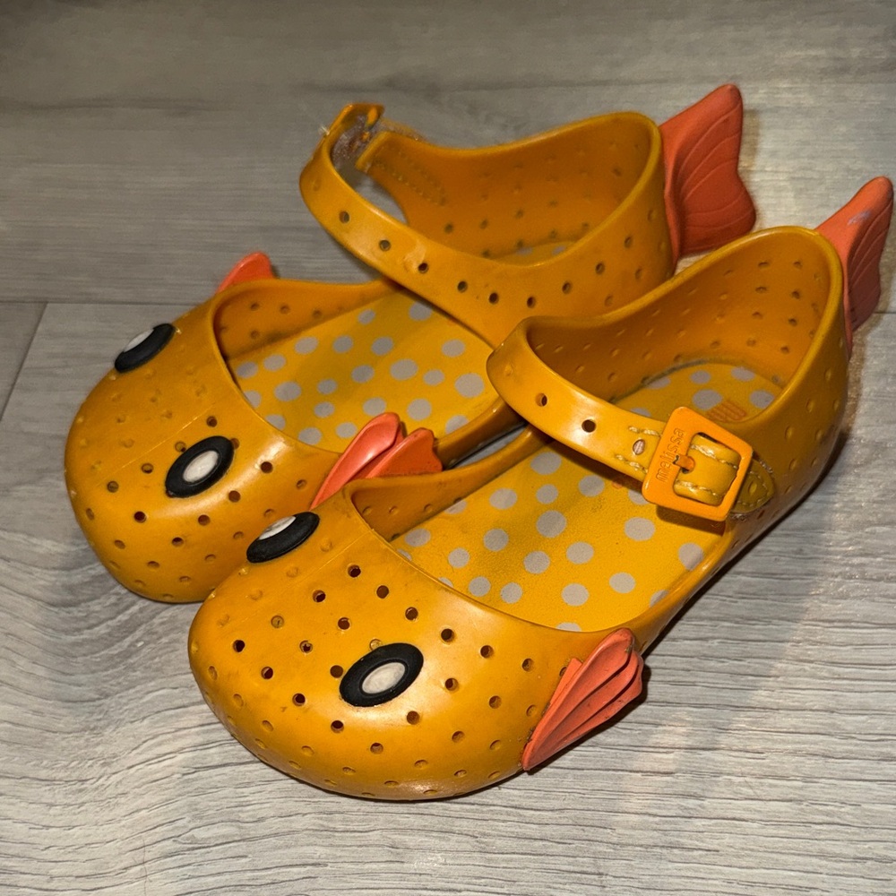 Mini Melissa Kids' Orange Fish Water Shoes